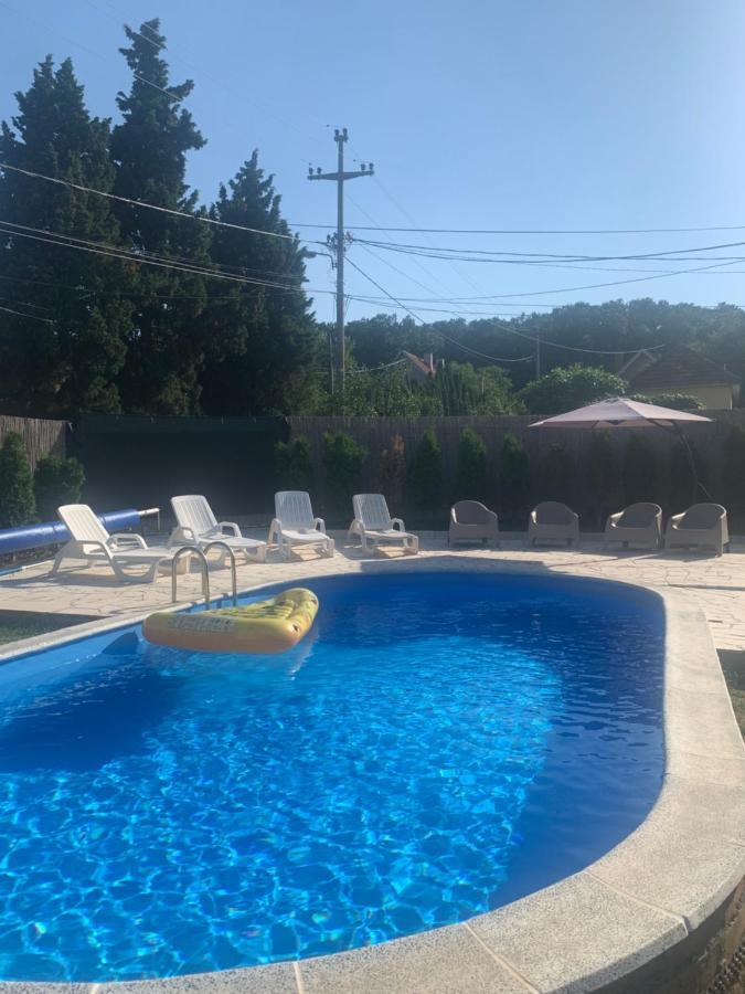 베오그라드 Mika'S Poolhouse 빌라 외부 사진