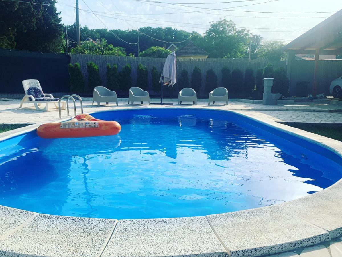 베오그라드 Mika'S Poolhouse 빌라 외부 사진