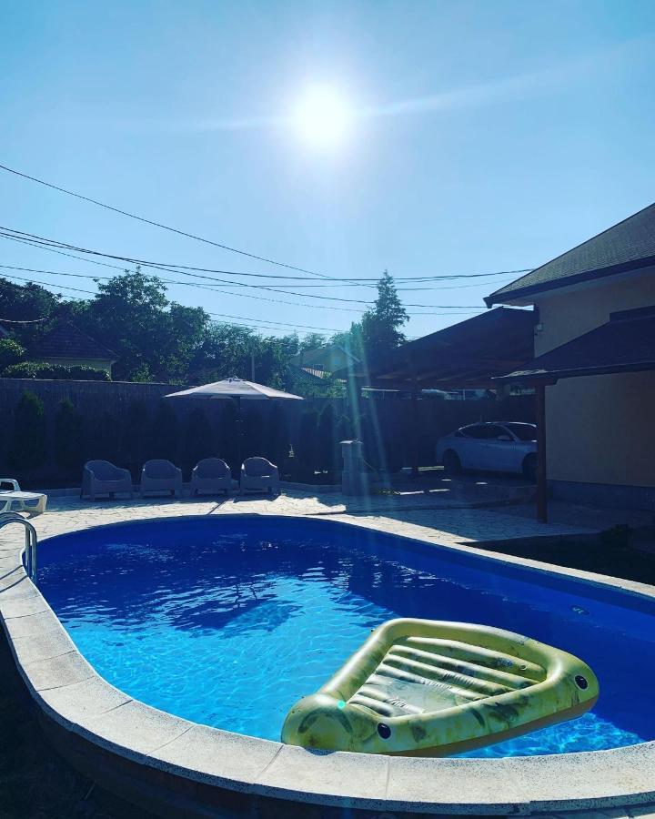 베오그라드 Mika'S Poolhouse 빌라 외부 사진