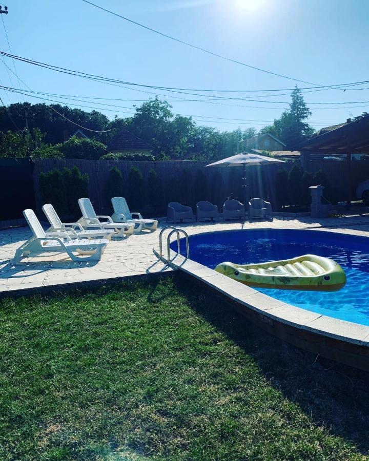 베오그라드 Mika'S Poolhouse 빌라 외부 사진