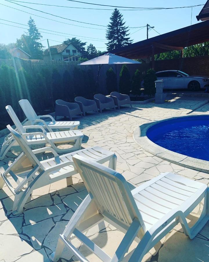베오그라드 Mika'S Poolhouse 빌라 외부 사진