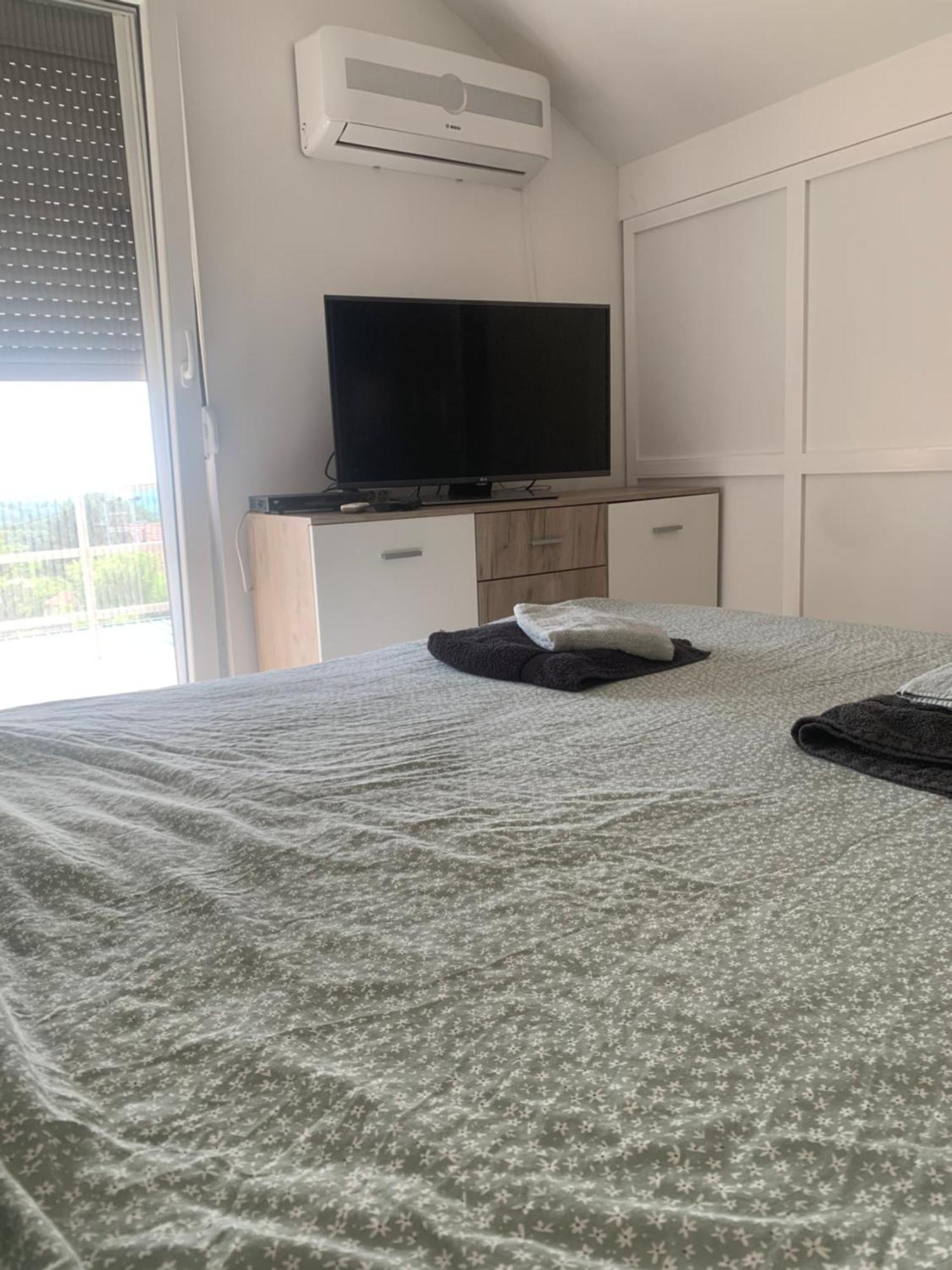 베오그라드 Mika'S Poolhouse 빌라 외부 사진